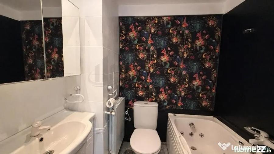Apartament cu 3 camere decomandat în Polonă