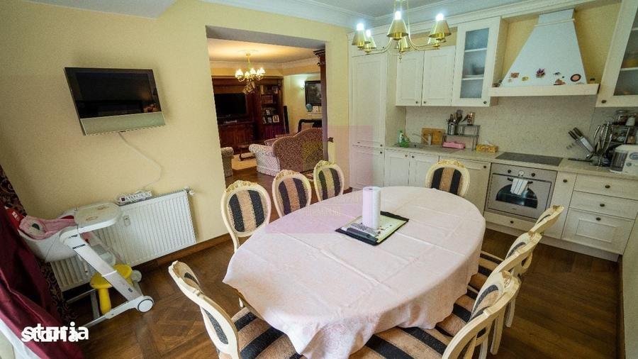 Apartament cu 4 camere decomandat în Clăbucet