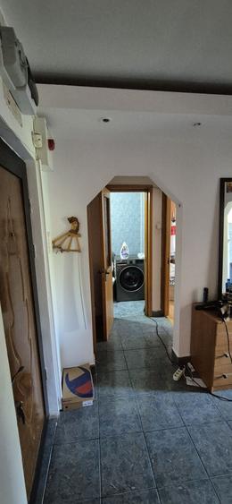Apartament cu 4 camere decomandat în Trivale