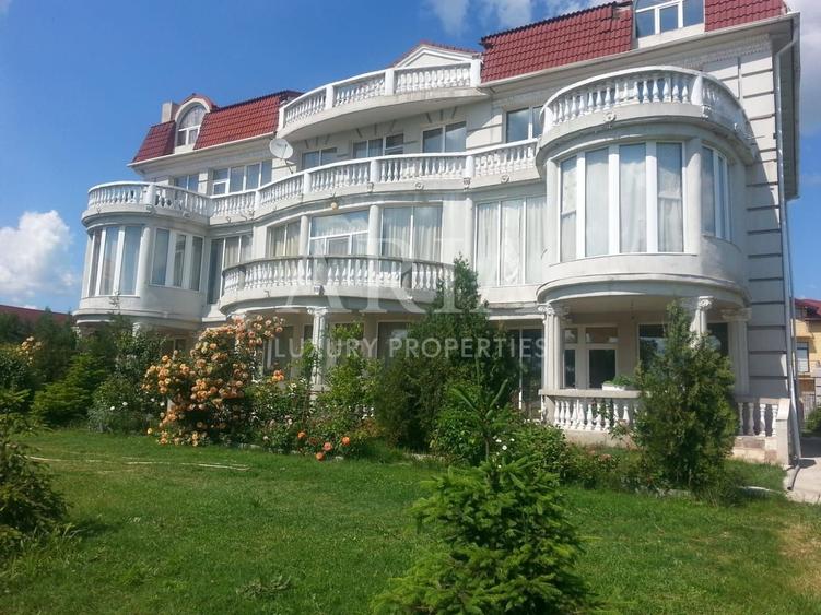 Casă individuală cu 24 camere cu Piscina în Iancu Nicolae