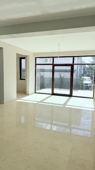 Casă individuală cu 5 camere cu Canalizare în Central