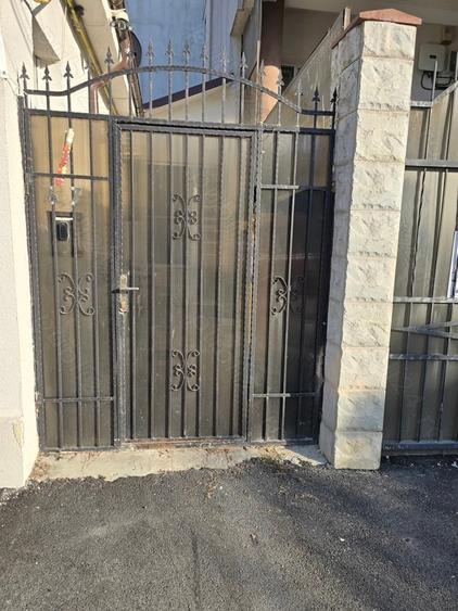 Casă cu 2 camere cu Teren 100 Mp în Central