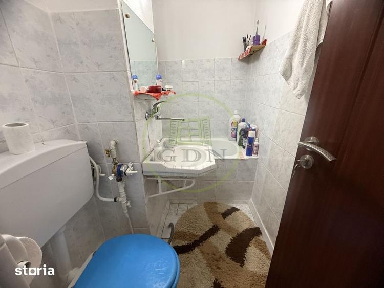 Apartament cu 2 camere semidecomandat, mobilat în Craiovița Nouă