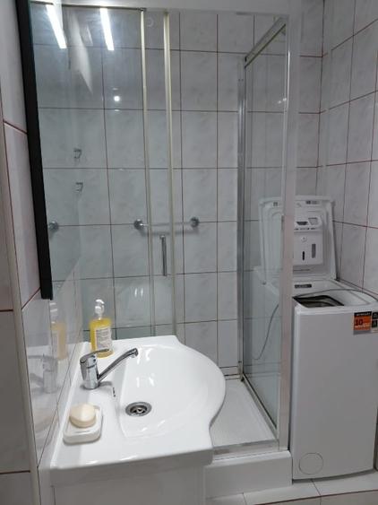 Garsonieră decomandată, mobilată în Vitan Mall