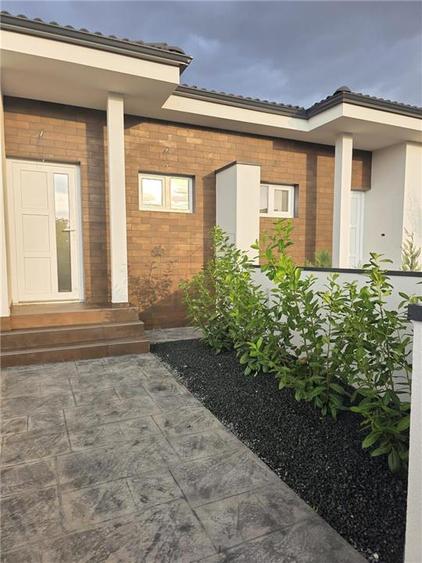 Duplex cu 3 camere cu Teren 330 Mp în Moșnița Nouă