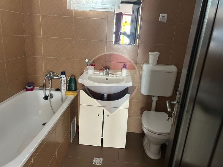 Casă individuală cu 3 camere cu Teren 925 Mp în Central
