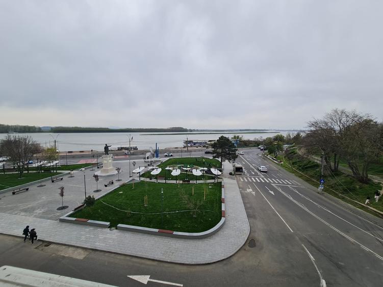 Apartament cu 2 camere semidecomandat, mobilat în Faleză