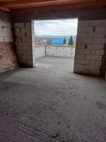 Casă cu 4 camere în Valea Adâncă