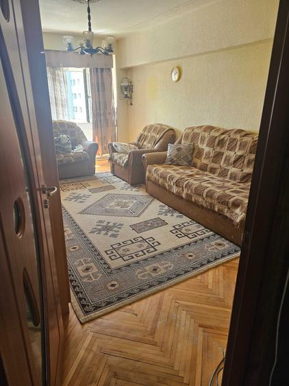 Apartament cu 4 camere decomandat în Exterior Vest
