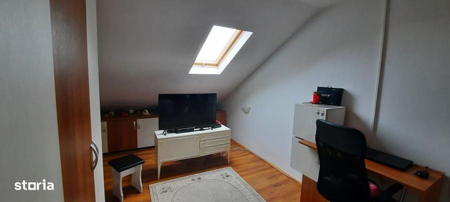 Casă cu 4 camere în Hudum