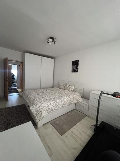 Apartament cu 3 camere semidecomandat în Circumvalațiunii