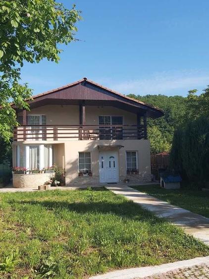 Casă cu 4 camere în Șoimuș