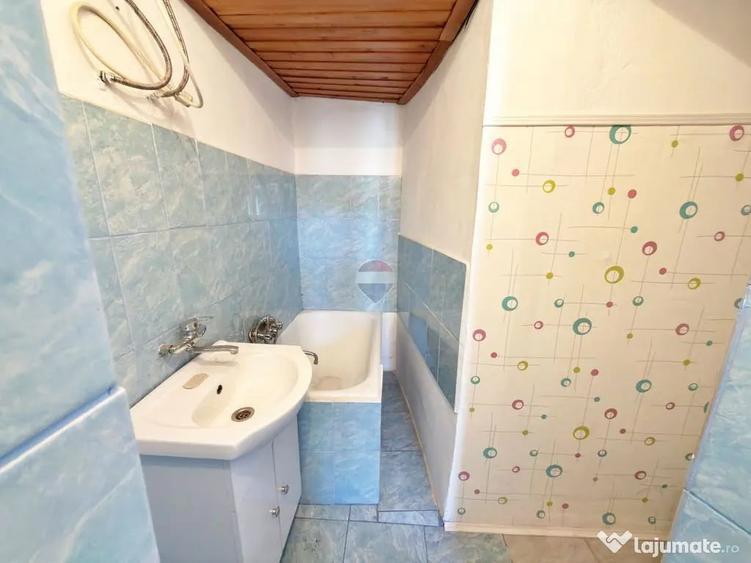 Apartament cu 2 camere semidecomandat în Drăgășani