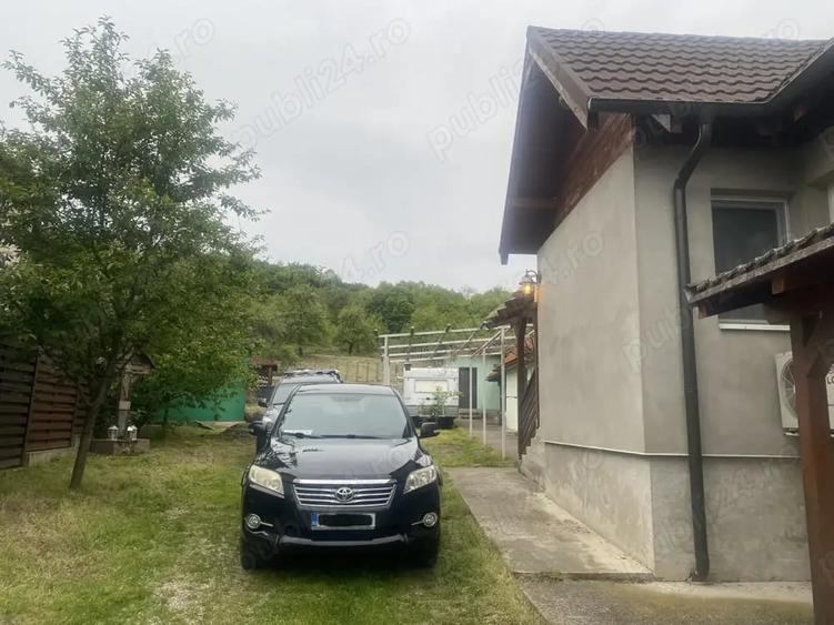 Casă cu 4 camere cu Teren 9000 Mp în Cornești