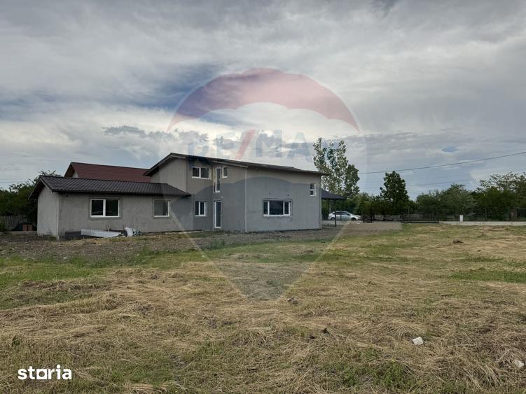 Casă cu 6 camere cu Teren 2952 Mp în Colceag