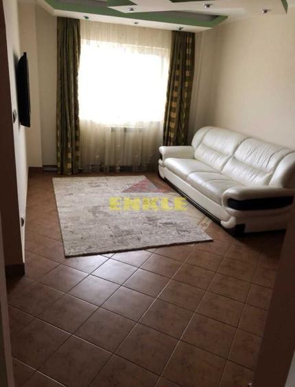 Apartament cu 4 camere decomandat, mobilat în Central