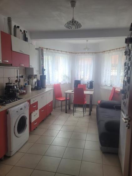 Casă individuală cu 4 camere cu Garaj în Rediu