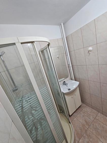 Apartament cu 4 camere semidecomandat, mobilat în Lizeanu