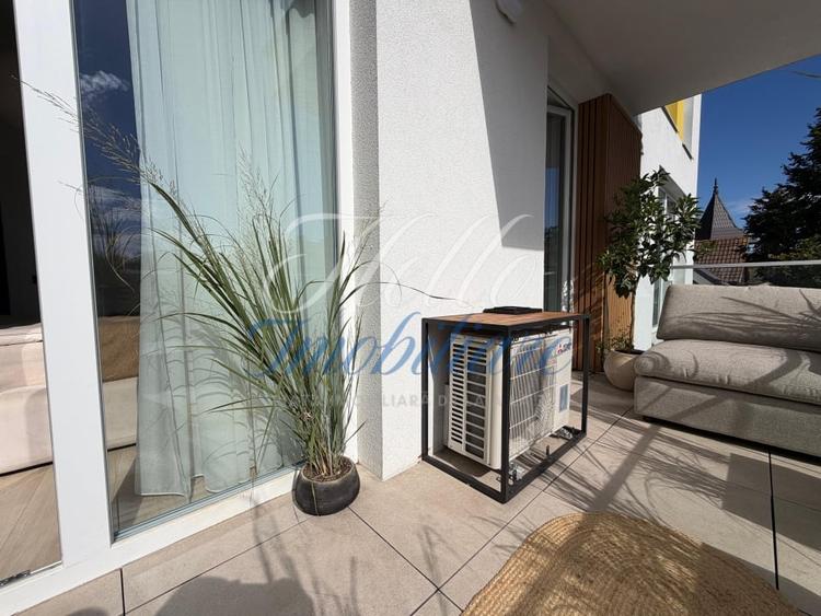 Apartament cu 3 camere semidecomandat, mobilat în Semicentral