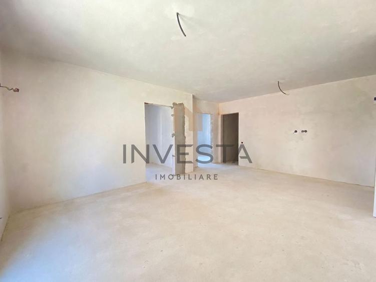 Apartament cu 3 camere semidecomandat în Între Lacuri
