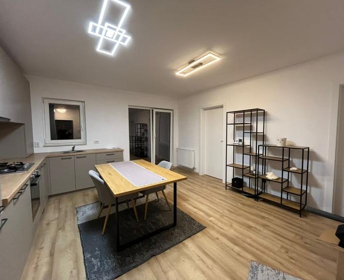 Apartament cu 3 camere semidecomandat, mobilat în Florești