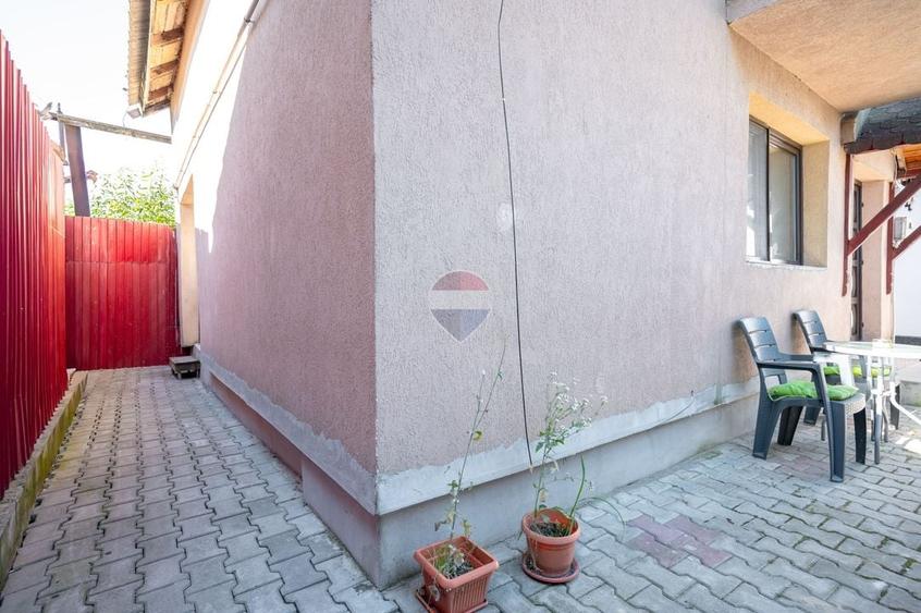 Casă individuală cu 3 camere cu Teren 93 Mp în Sânpetru