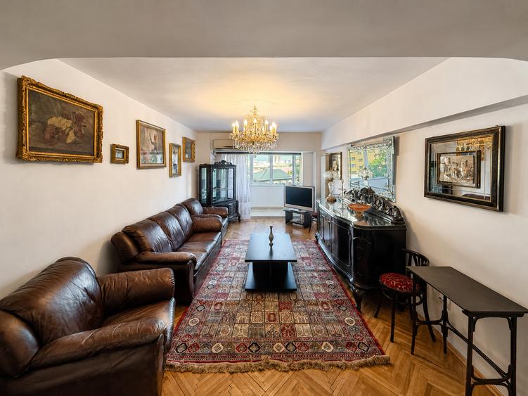 Apartament cu 4 camere decomandat în Unirii