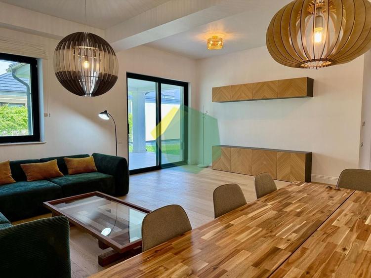 Casă individuală cu 8 camere cu Canalizare în Corbeanca