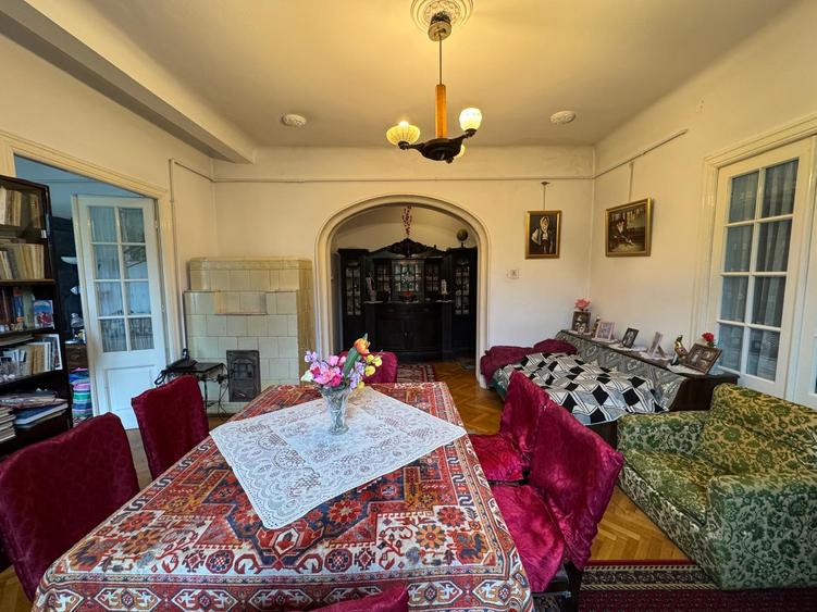 Apartament cu 3 camere semidecomandat în Cotroceni