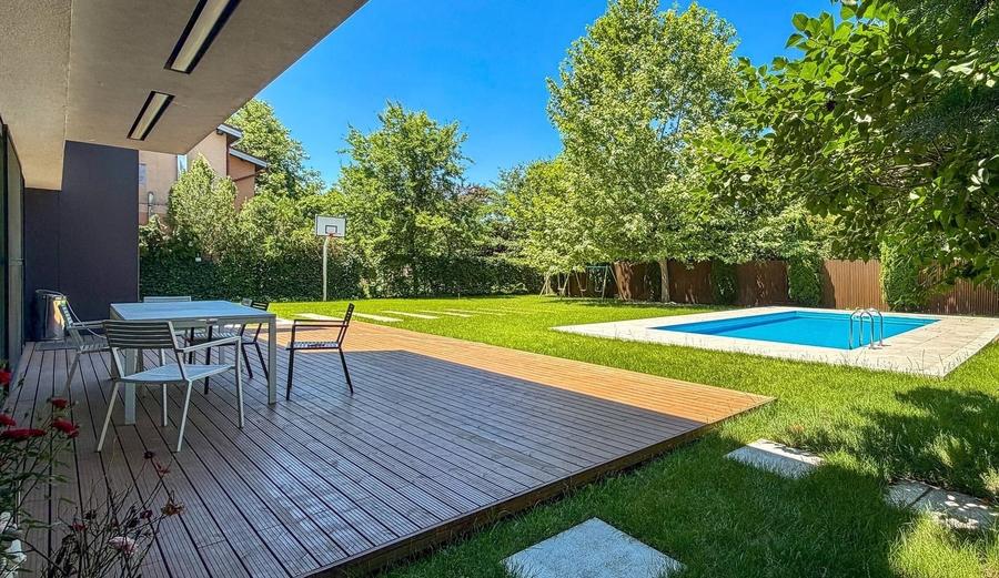 Casă cu 6 camere cu Teren 1000 Mp în Pipera