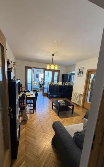 Apartament cu 4 camere decomandat, mobilat în Cișmigiu