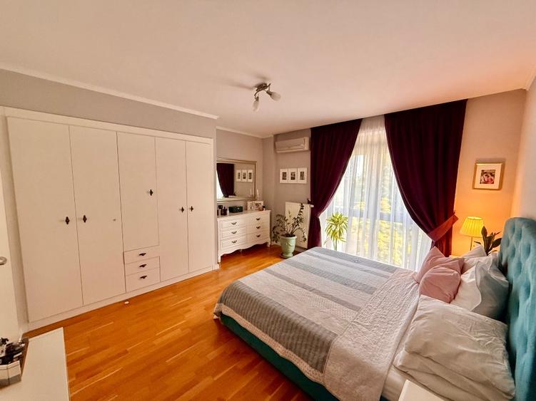 Apartament cu 4 camere semidecomandat, mobilat în Băneasa