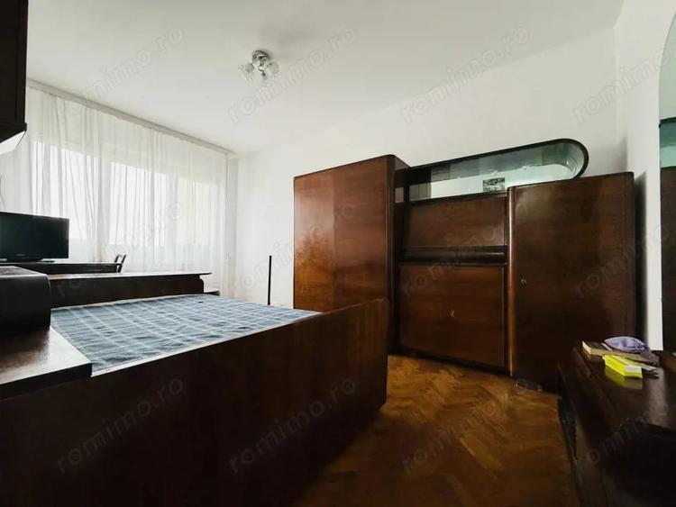 Apartament cu 3 camere semidecomandat, mobilat în Circumvalațiunii