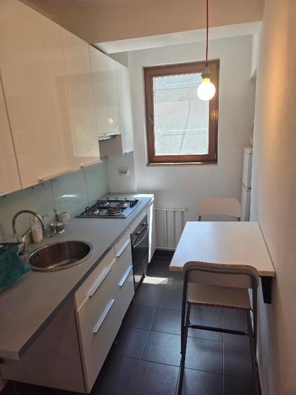 Apartament cu 2 camere semidecomandat în Barbu Văcărescu