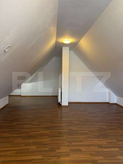 Apartament cu 3 camere semidecomandat, mobilat în Râșnov