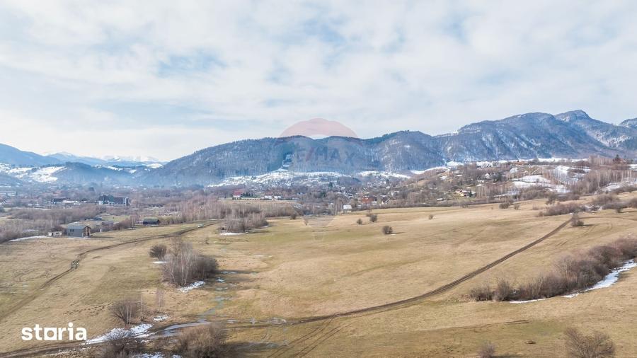 Teren de 4500 mp, în Central