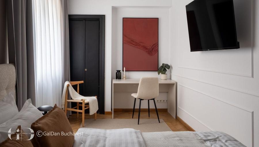 Apartament cu 5 camere în P-ța Universității