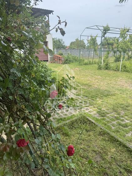 Casă individuală cu 7 camere cu Canalizare în Ghiroda