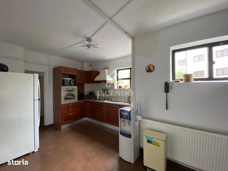 Apartament cu 4 camere decomandat în Kiseleff