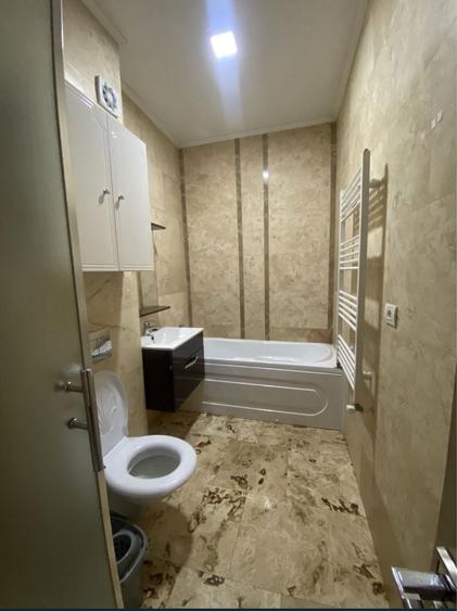 Apartament cu 3 camere decomandat în Exterior Vest