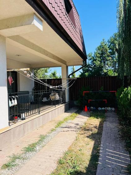 Casă cu 4 camere decomandat în Central