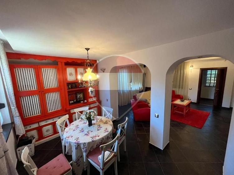Casă cu 5 camere cu Teren 273 Mp în Butimanu