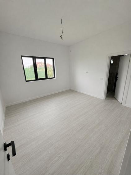 Casă cu 4 camere cu Teren 400 Mp în Cumpăna