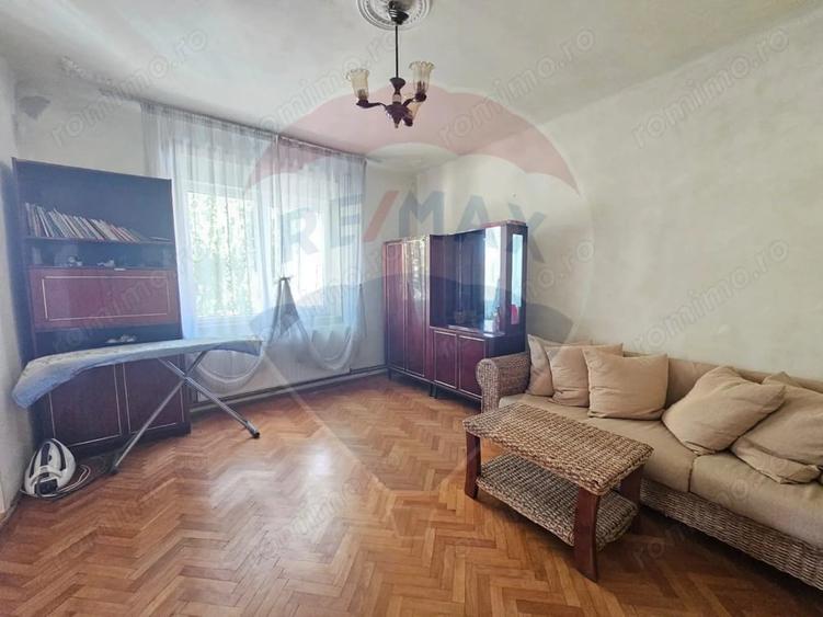 Casă cu 2 camere cu Teren 719 Mp în Central