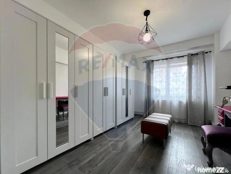 Apartament cu 3 camere decomandat în Est