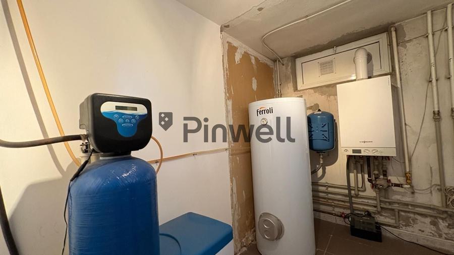 Casă individuală cu 6 camere cu Canalizare în Central