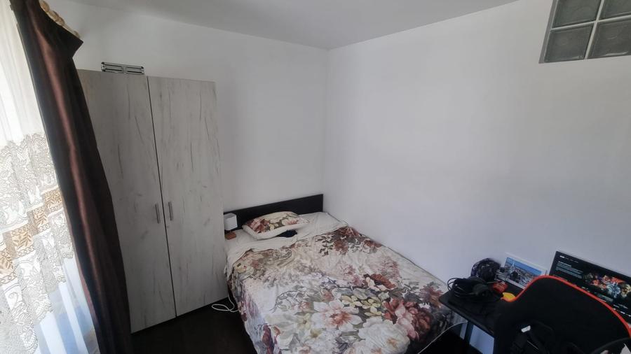 Apartament cu 3 camere decomandat, mobilat în Nicolina — fotografia 3