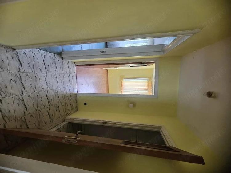 Apartament cu 3 camere semidecomandat în 1 Decembrie 1918