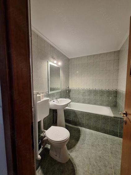 Apartament cu 3 camere decomandat în Iosia