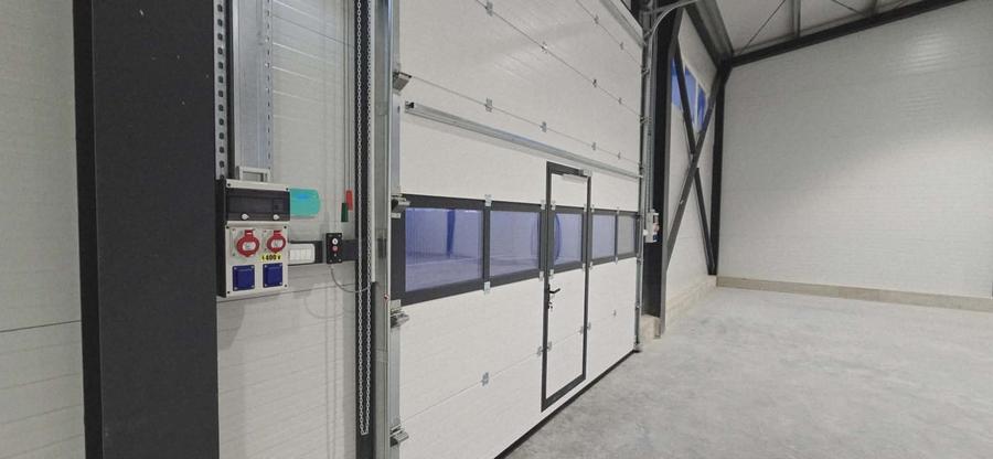Spațiu industrial, de 380.07000732422 mp, în Centura
